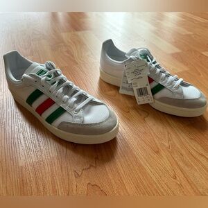 Men’s Adidas sneakers size 9 1/2